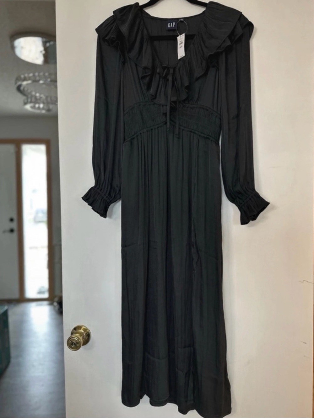 GAP Black Ruffled V-Neck Long Sleeve Midi Dress